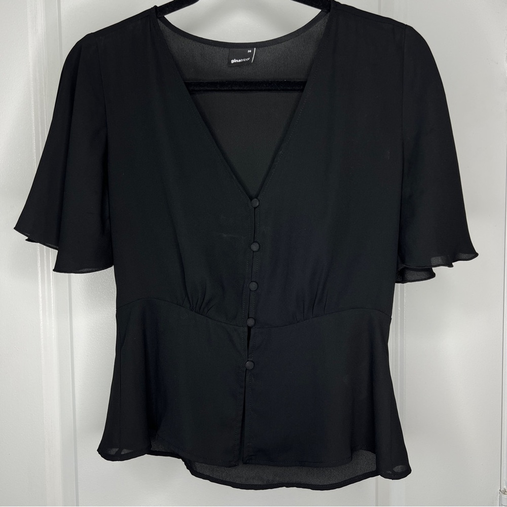 Gina tricot Black Button-Down V-Neck Blouse Flutter Sleeve Polyester 4-6 Small